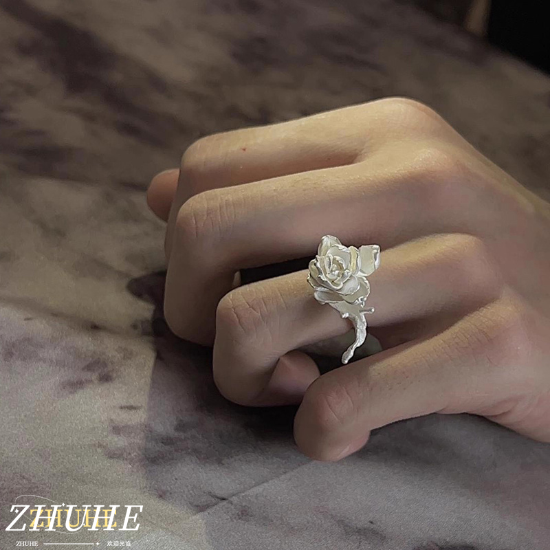 Vintage Fashion Buyer - Fashion-Forward Flower Ring, Jewelry Accessories for