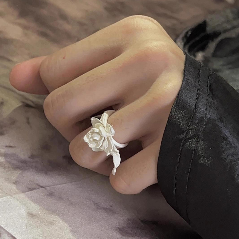 Fashion-Forward Flower Ring, J - Vintage Fashion Buyer recension och pris