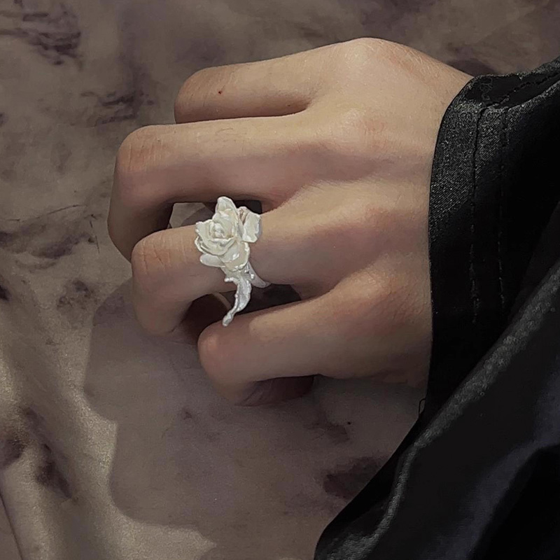 Fashion-Forward Flower Ring, J - Vintage Fashion Buyer recension och pris